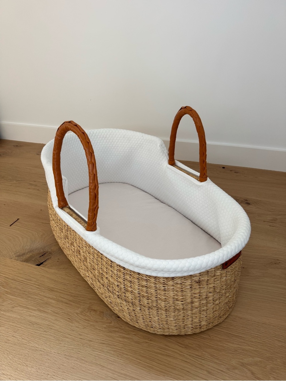Design Dua Woven Moses Basket with White Liner and Tan Handles